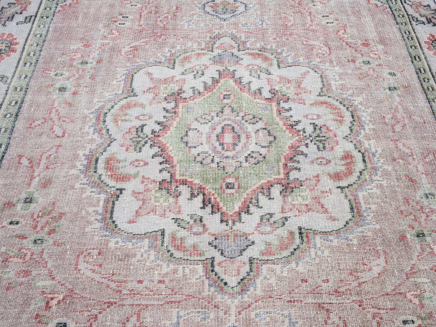 8252 - 5'10" x 10'2"