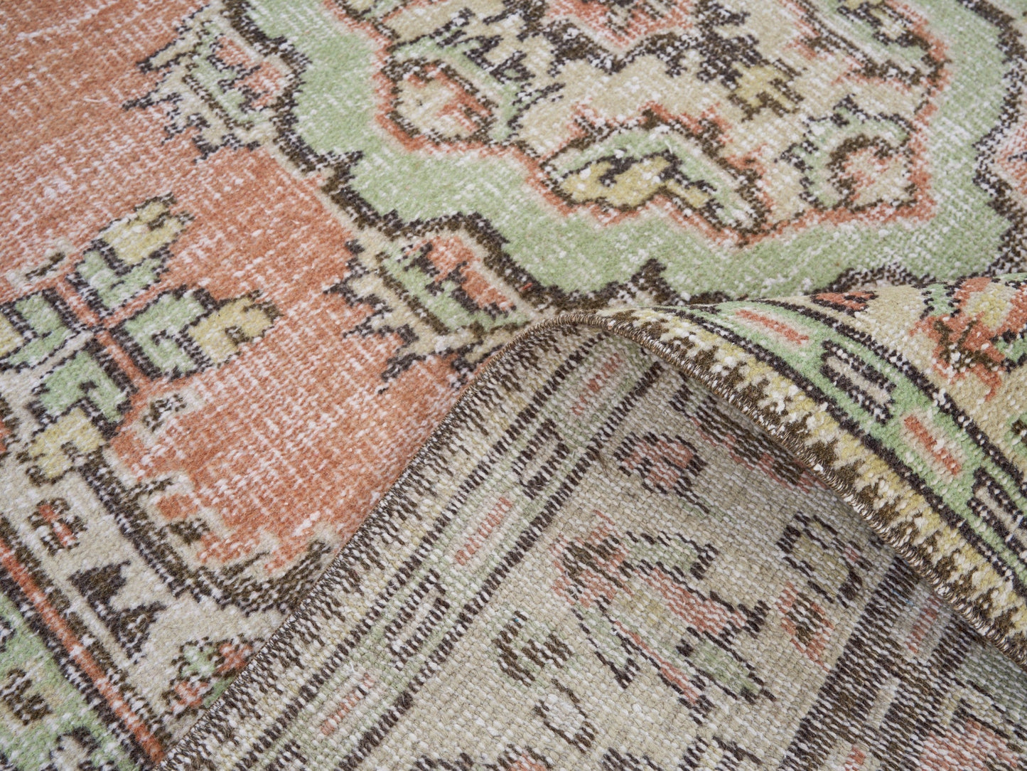 8113 - 5'10" x 8'11"