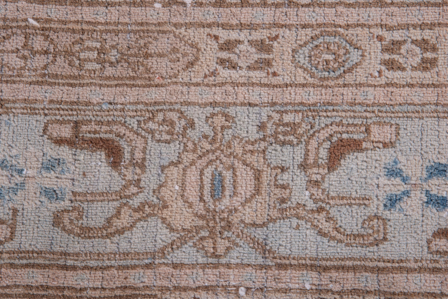 1087 - 7'3" x 10'10"