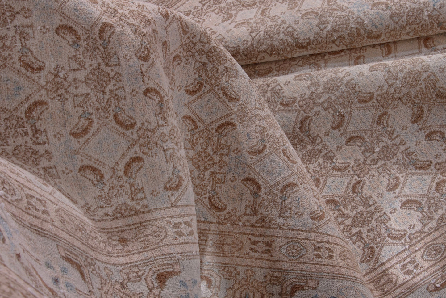 1087 - 7'3" x 10'10"