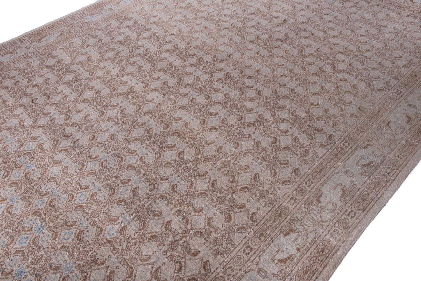 1087 - 7'3" x 10'10"