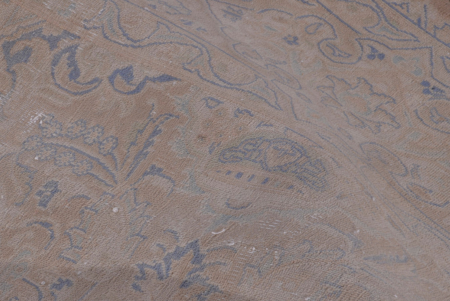 1665 - 9'9" x 12'10"