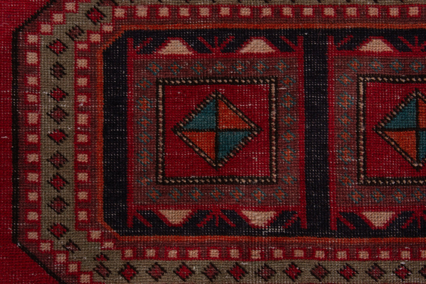 1810 - 3'11" x 10'5"