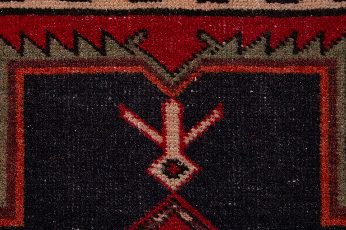 1810 - 3'11" x 10'5"