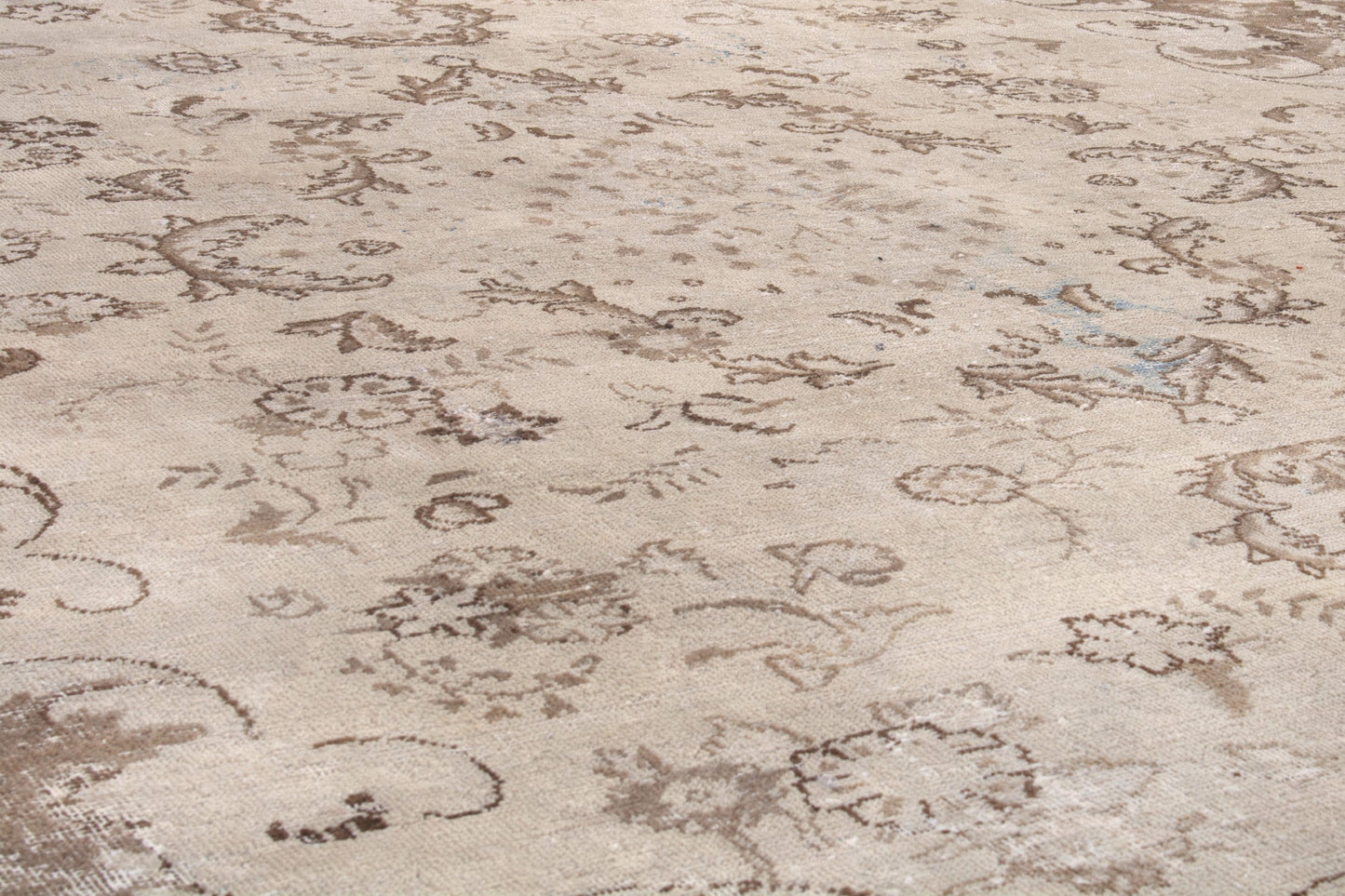 2033 - 8'5" x 11'10"