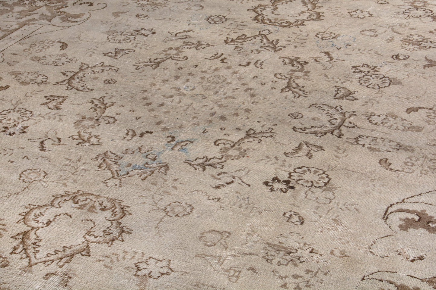 2033 - 8'5" x 11'10"