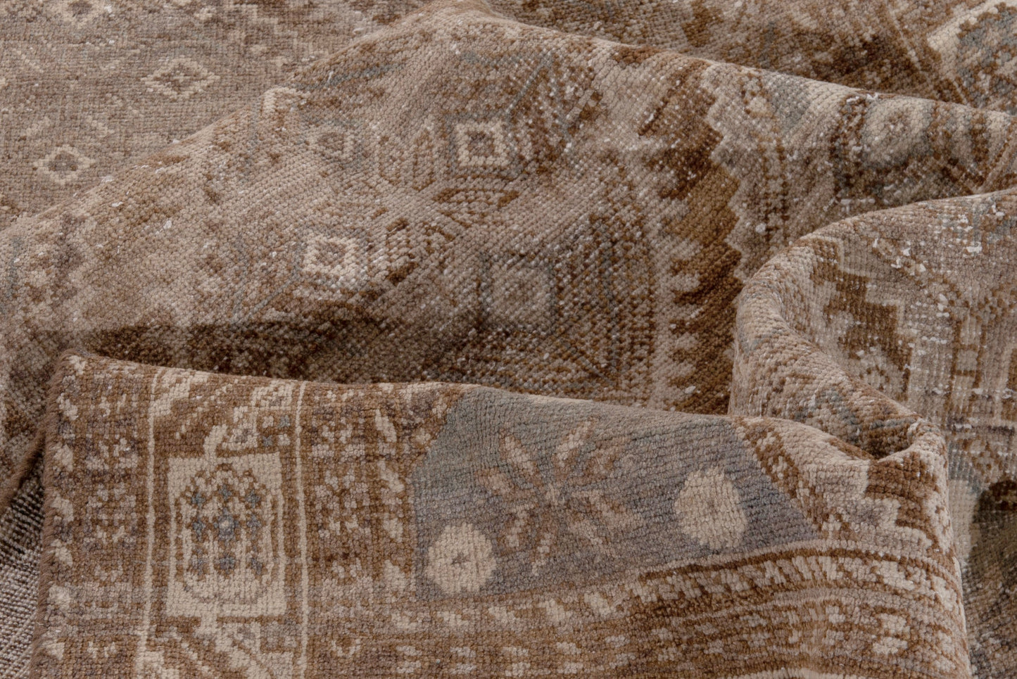 2050 - 3'11" x 10'11"