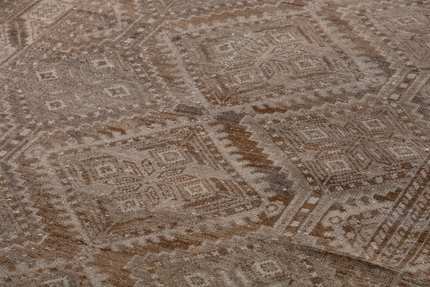 2050 - 3'11" x 10'11"