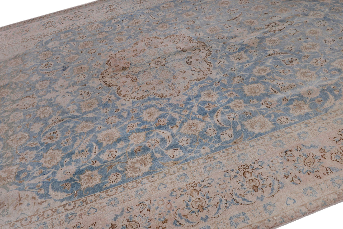 2089 - 10'4" x 15'9"