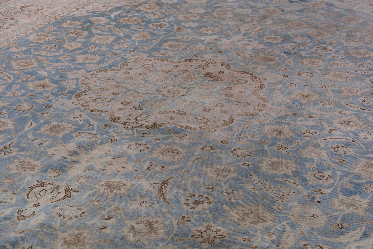 2089 - 10'4" x 15'9"