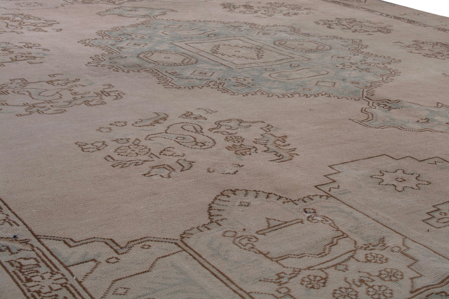 2097 - 8'10" x 12'11"