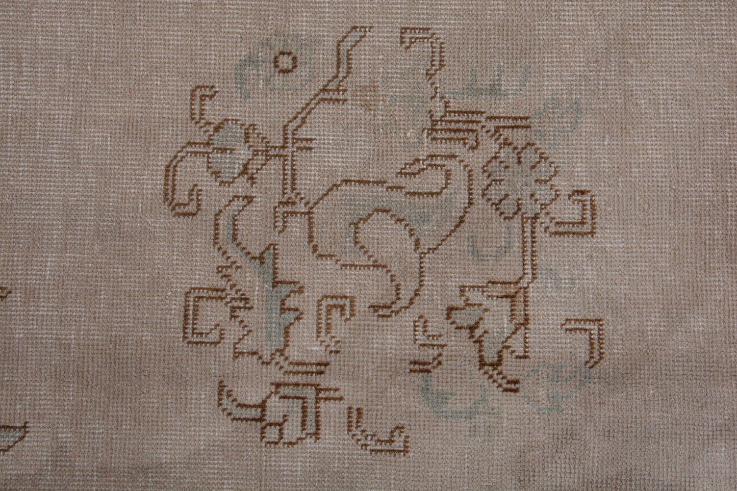 2097 - 8'10" x 12'11"