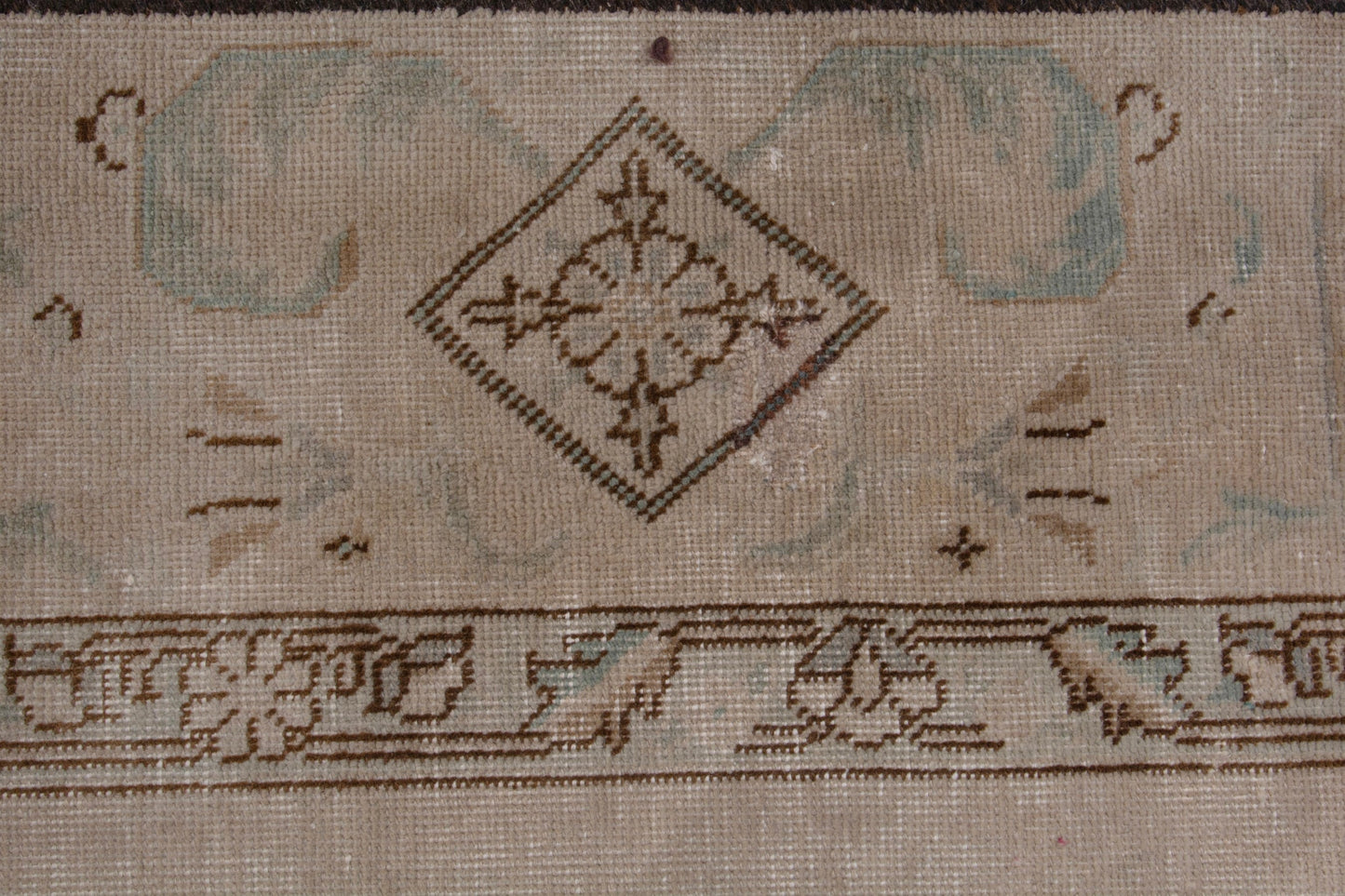 2097 - 8'10" x 12'11"