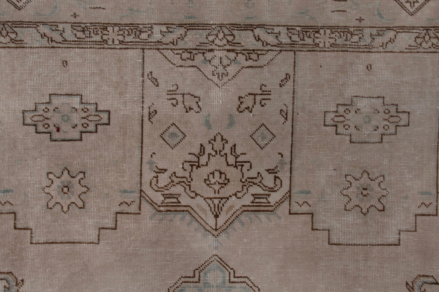 2097 - 8'10" x 12'11"