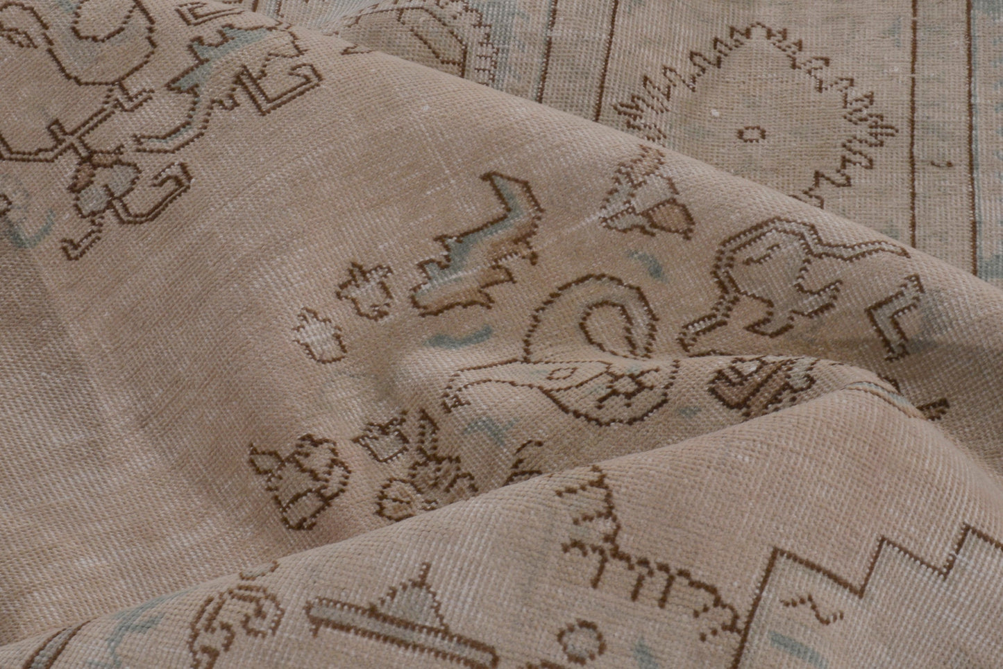 2097 - 8'10" x 12'11"