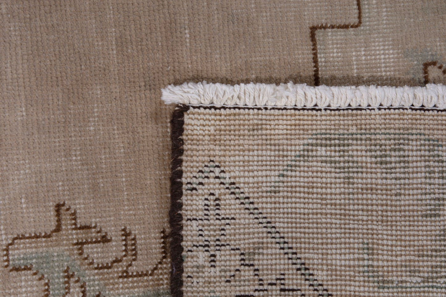 2097 - 8'10" x 12'11"