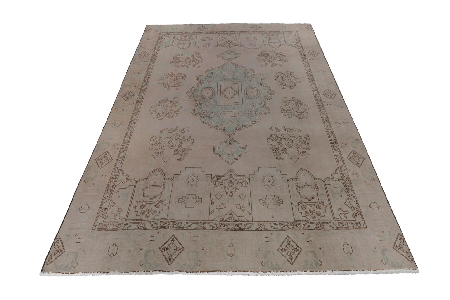 2097 - 8'10" x 12'11"