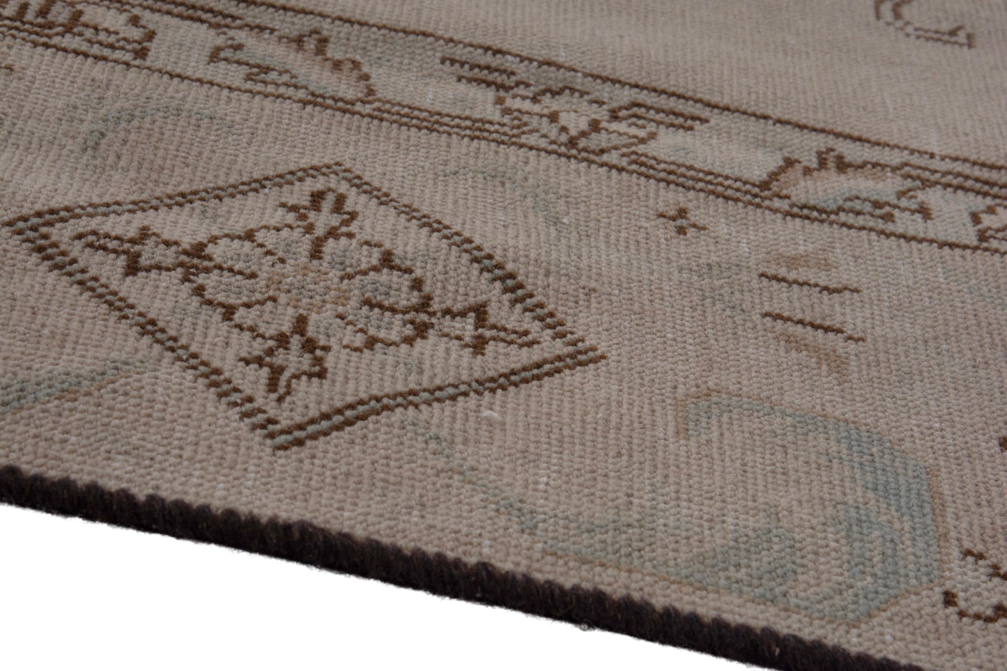 2097 - 8'10" x 12'11"