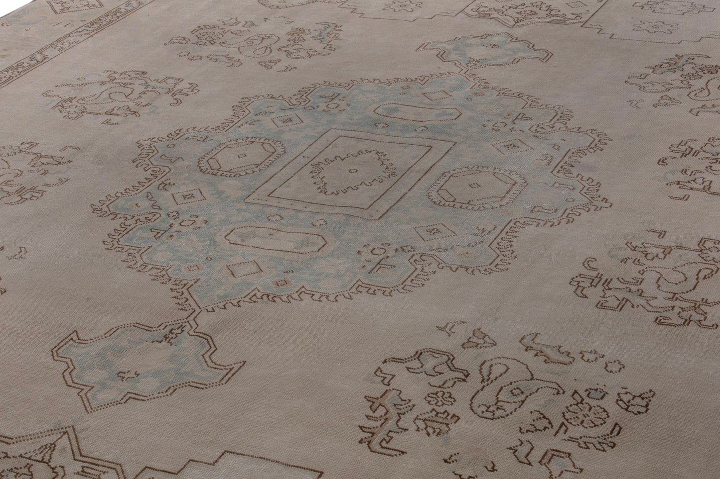 2097 - 8'10" x 12'11"