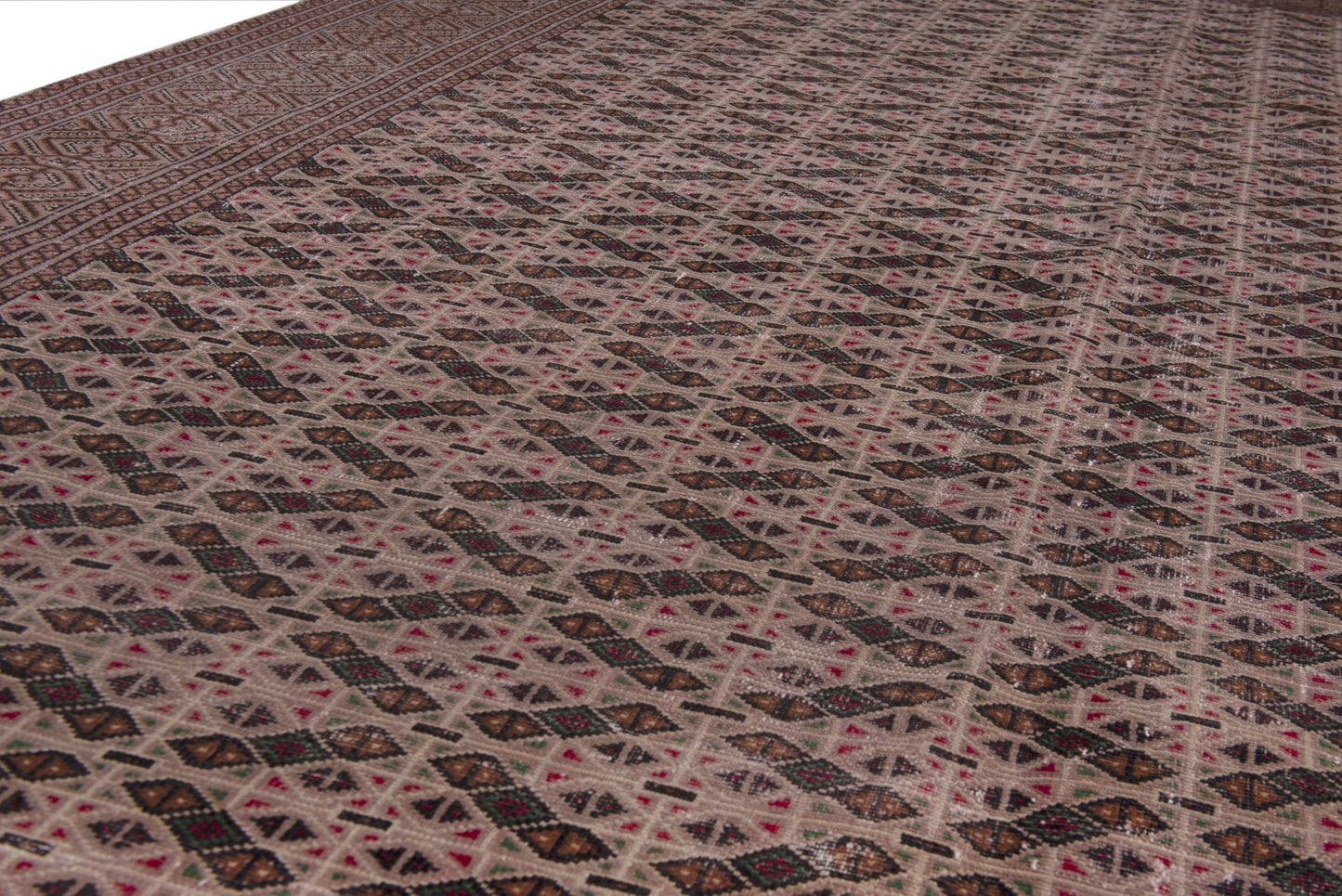 2493 - 7'11" x 10'8"