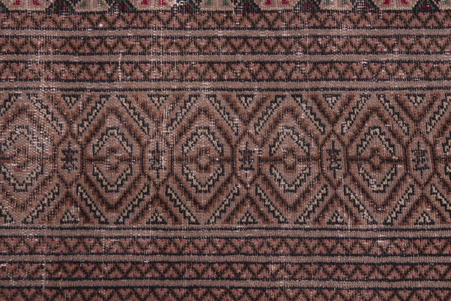 2493 - 7'11" x 10'8"