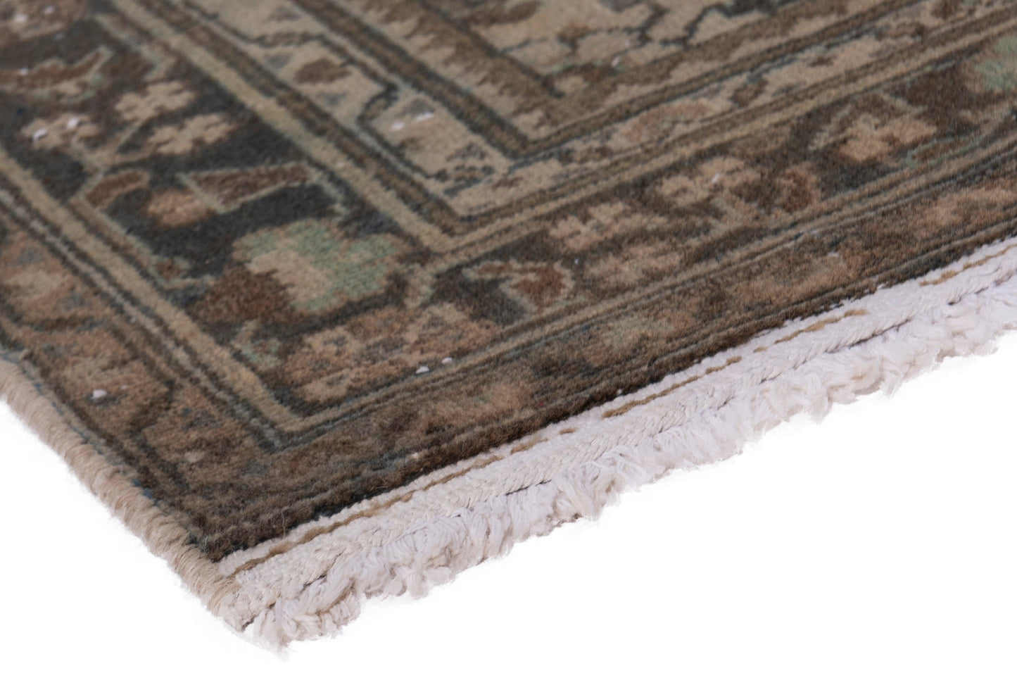 3315 - 3'10" x 18'10"