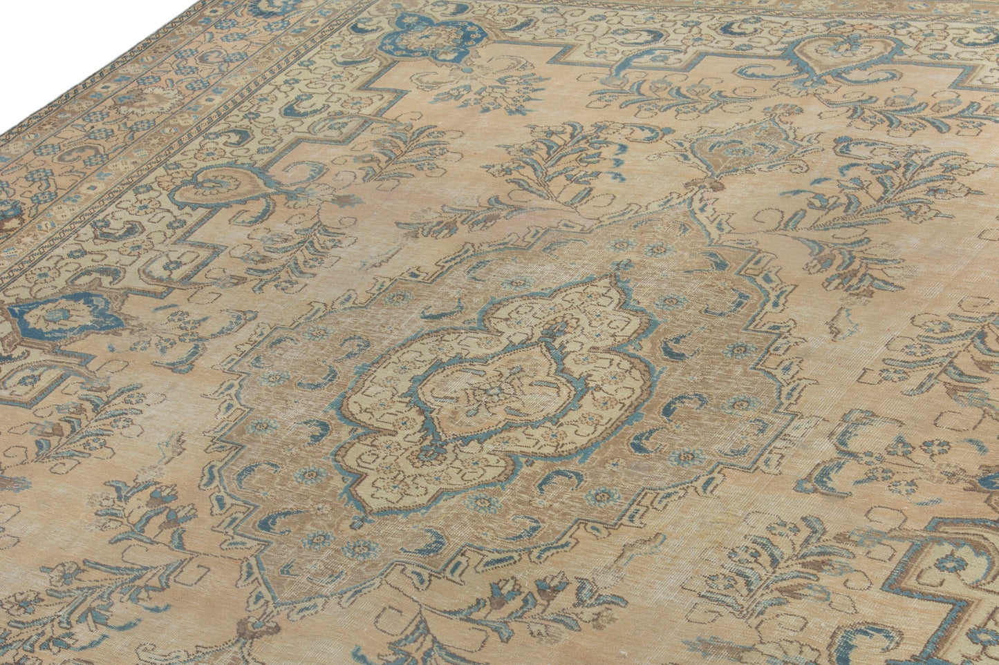 3512 - 8'11" x 12'10"