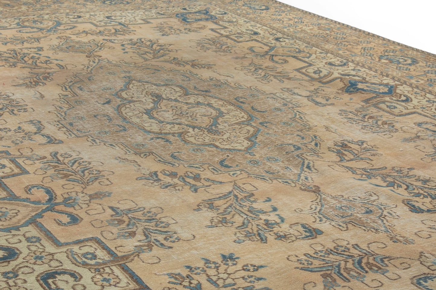 3512 - 8'11" x 12'10"