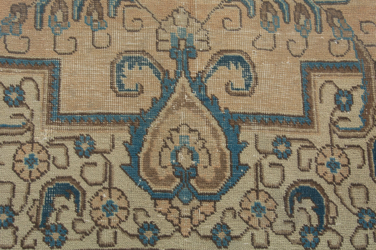 3512 - 8'11" x 12'10"