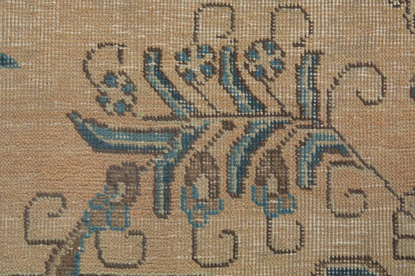 6512 - 8'11" x 12'10"