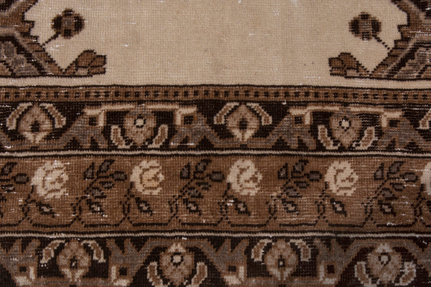 3522 - 6'11" x 9'10"