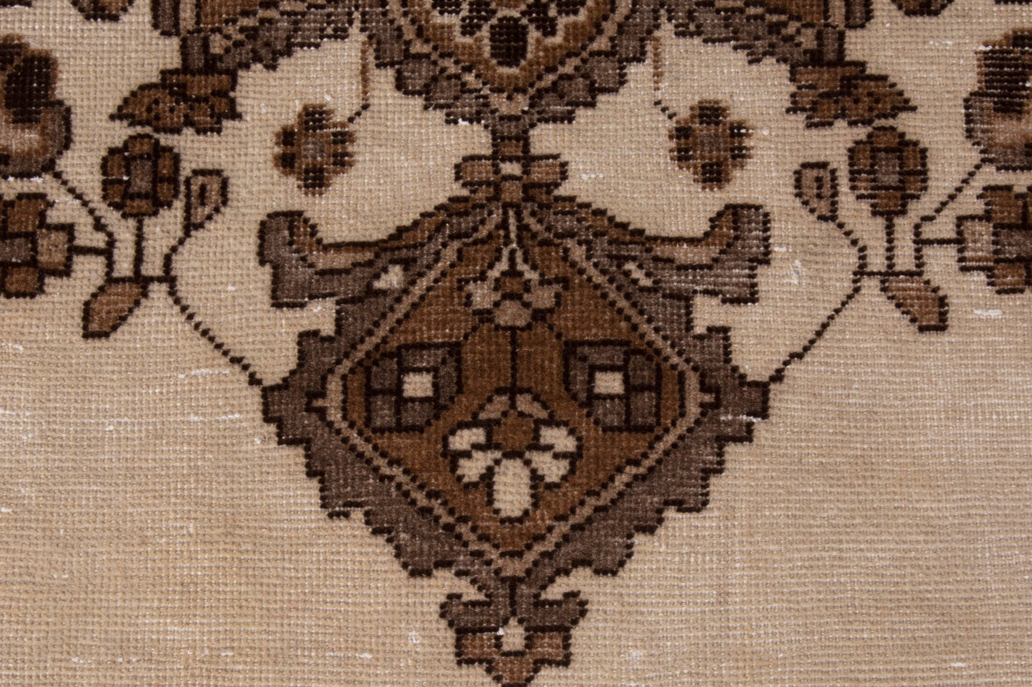 3522 - 6'11" x 9'10"