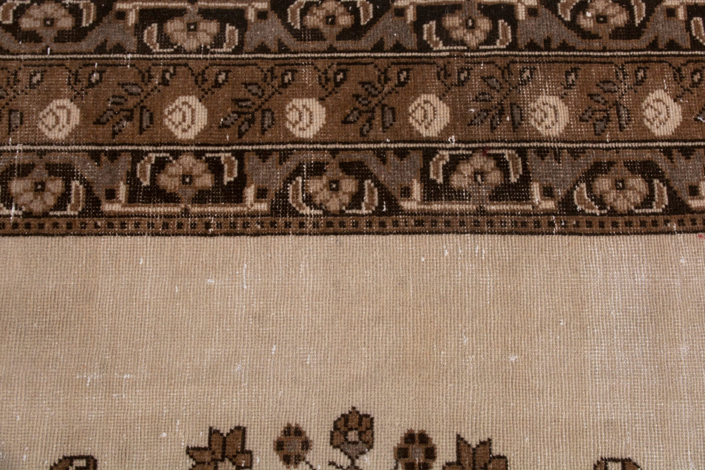 3522 - 6'11" x 9'10"