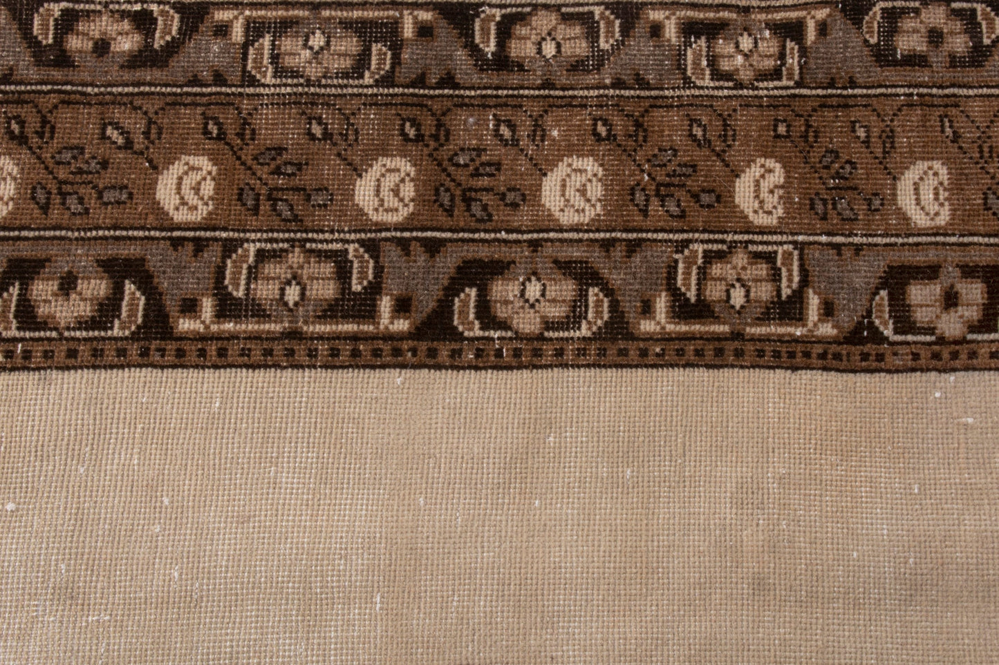 3522 - 6'11" x 9'10"