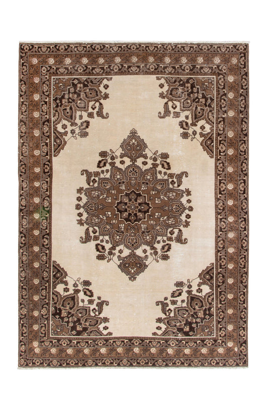 3522 - 6'11" x 9'10"