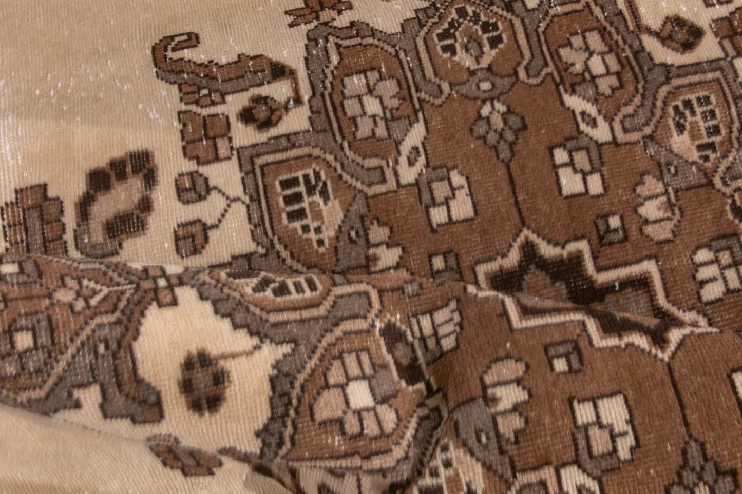 3522 - 6'11" x 9'10"