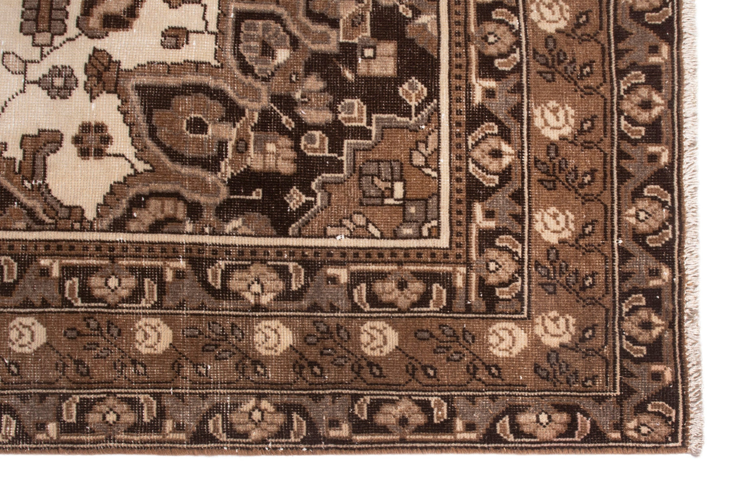 3522 - 6'11" x 9'10"