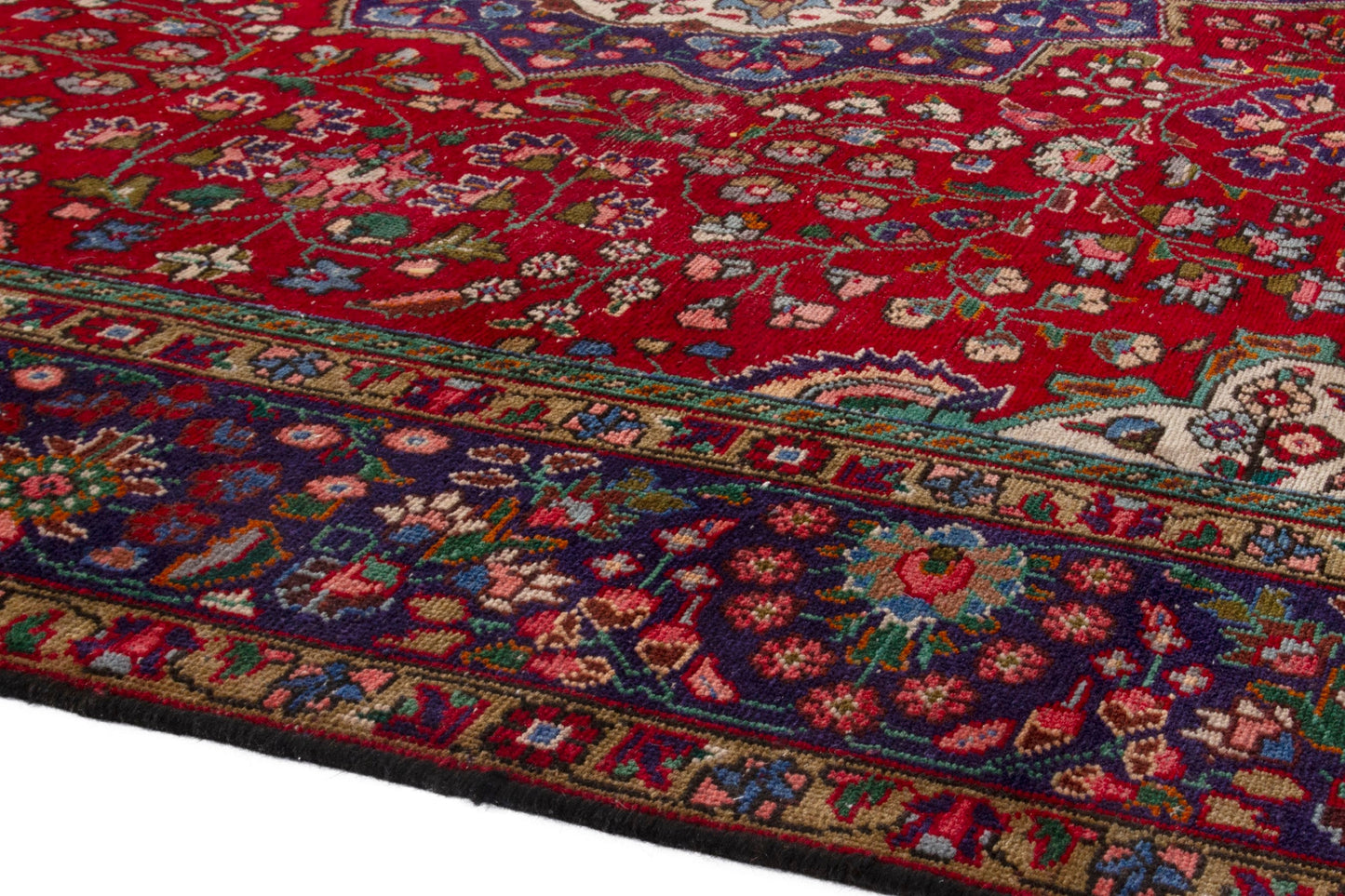 3537 - 7'7" x 10'11"