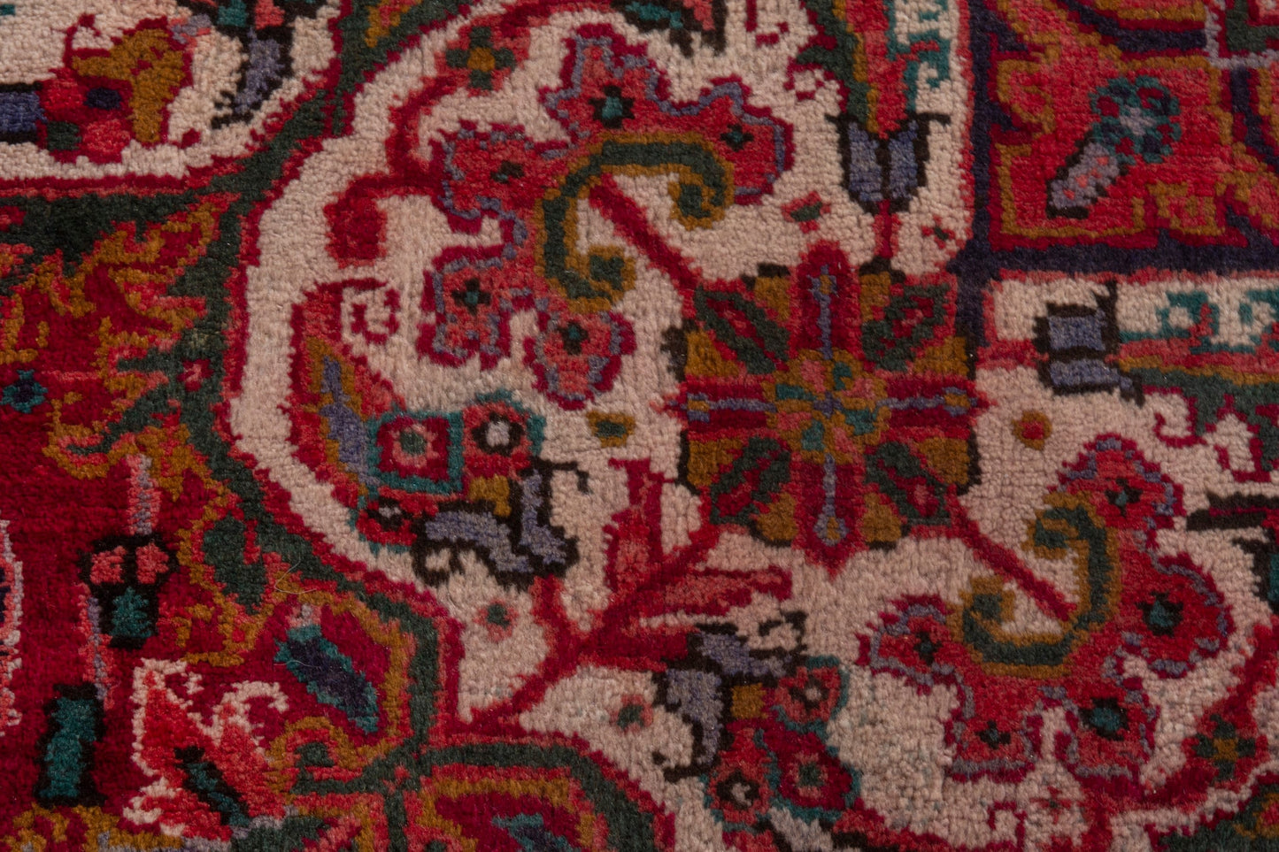 3701 - 6'11" x 9'10"