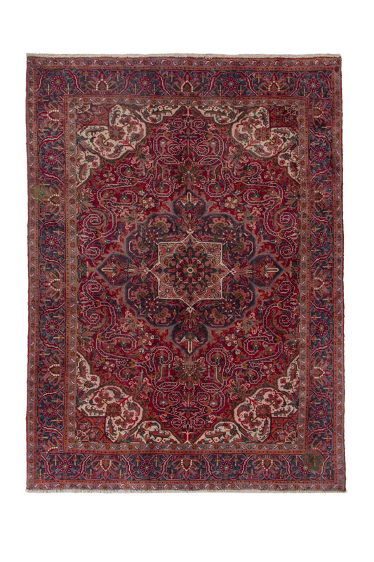 3701 - 6'11" x 9'10"