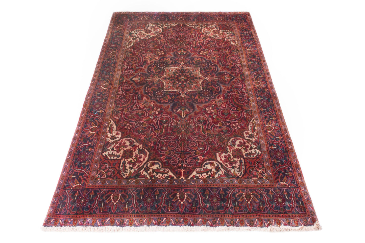 3701 - 6'11" x 9'10"