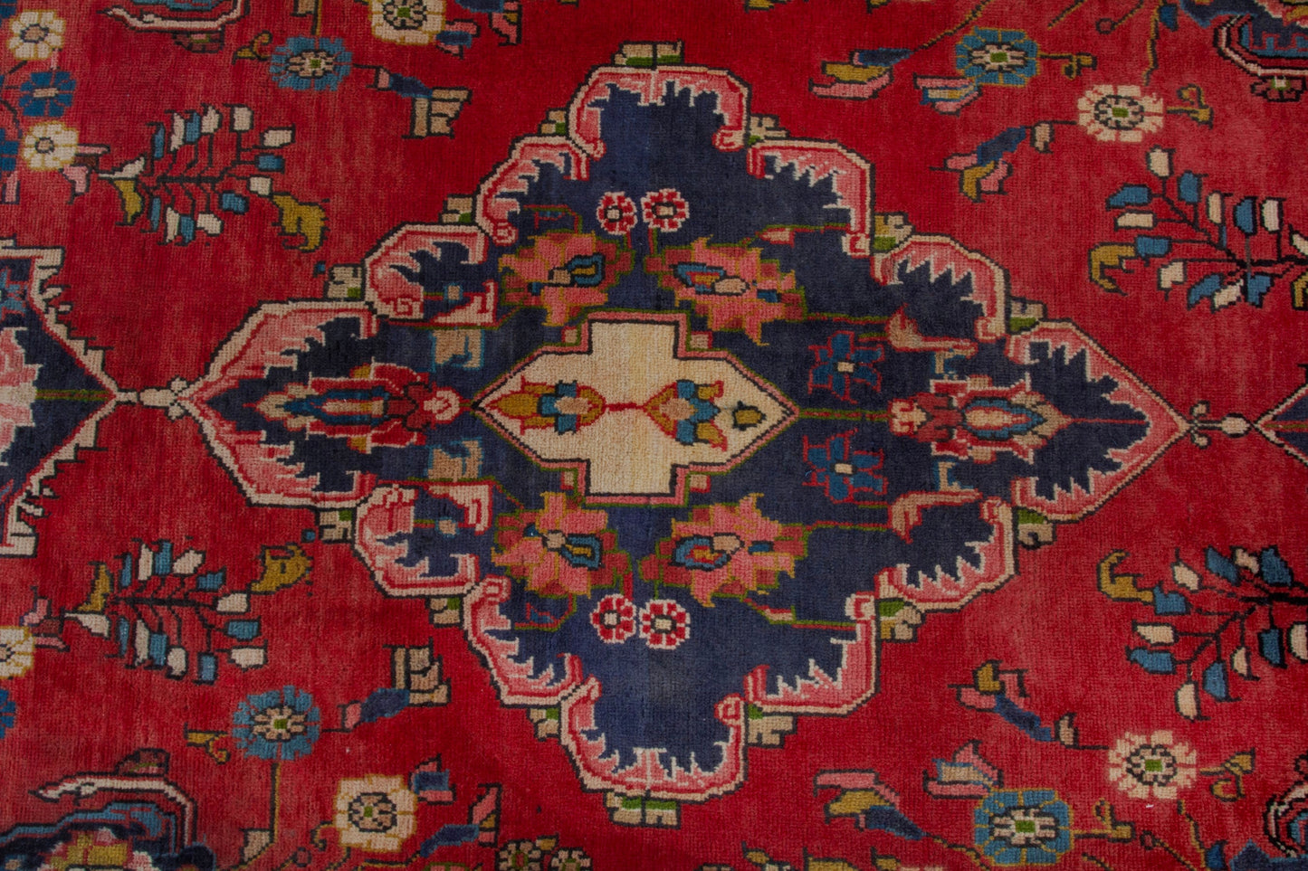 3718 - 6'8" x 10'11"