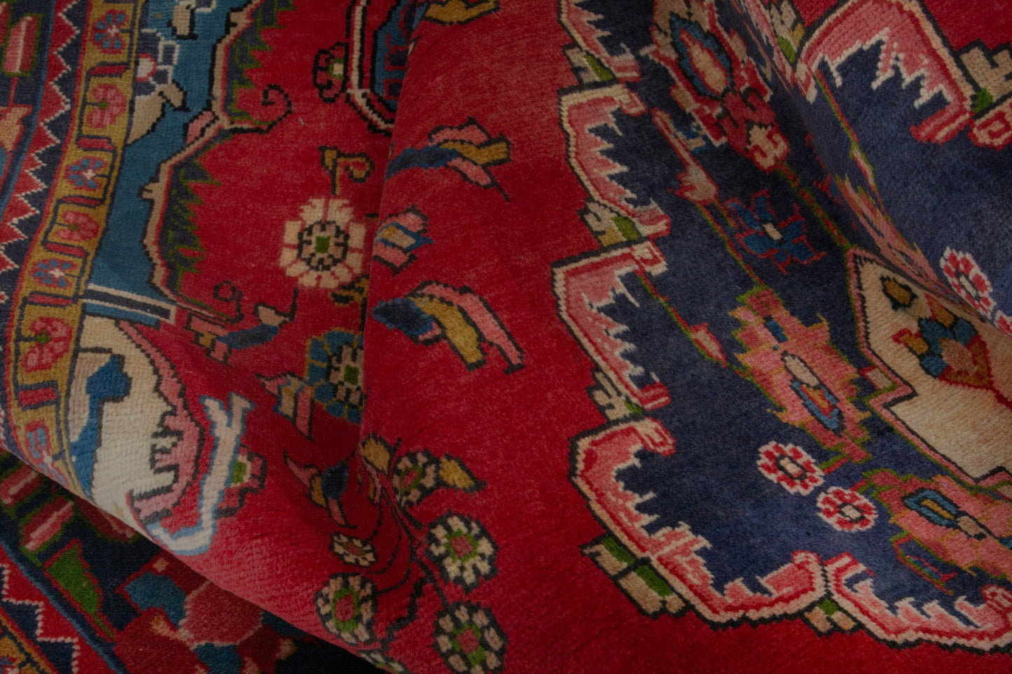 3718 - 6'8" x 10'11"