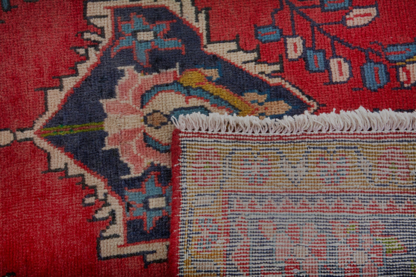 3718 - 6'8" x 10'11"