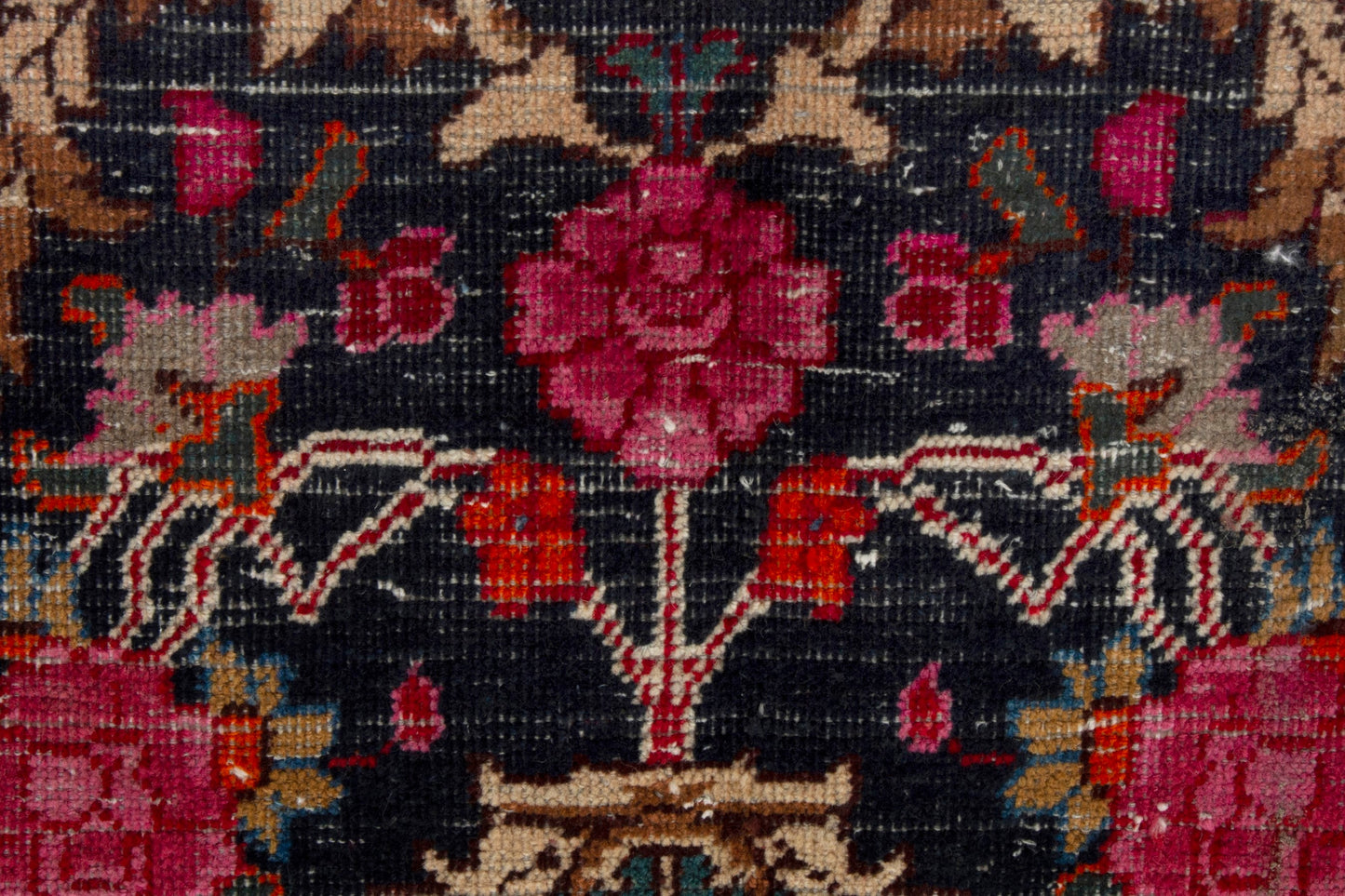 3903 - 10'4" x 13'9"