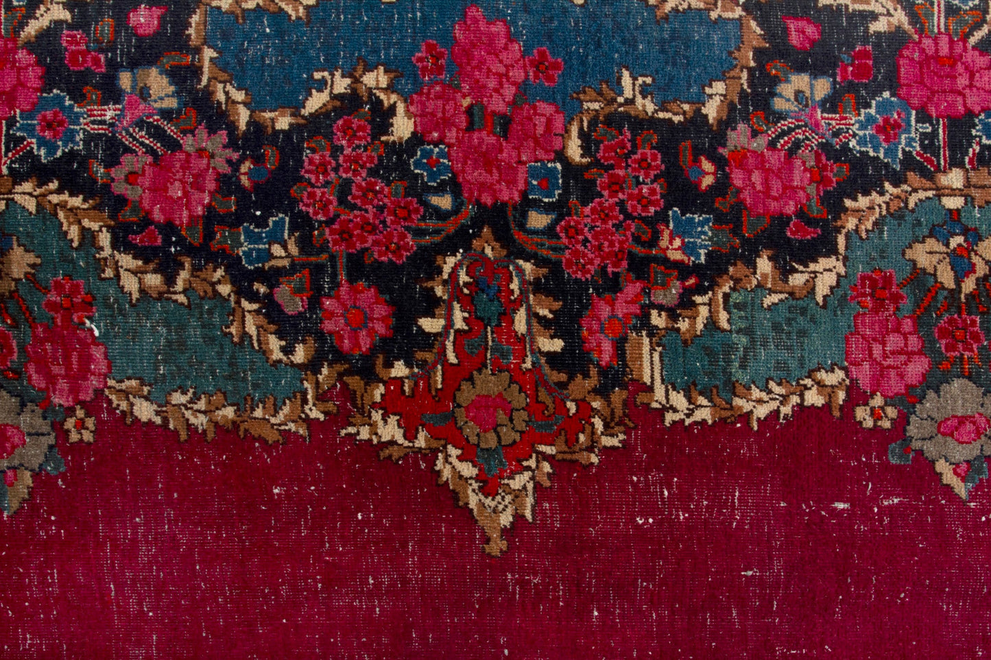 3903 - 10'4" x 13'9"