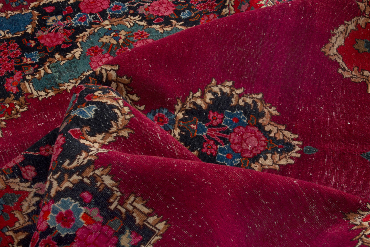 3903 - 10'4" x 13'9"