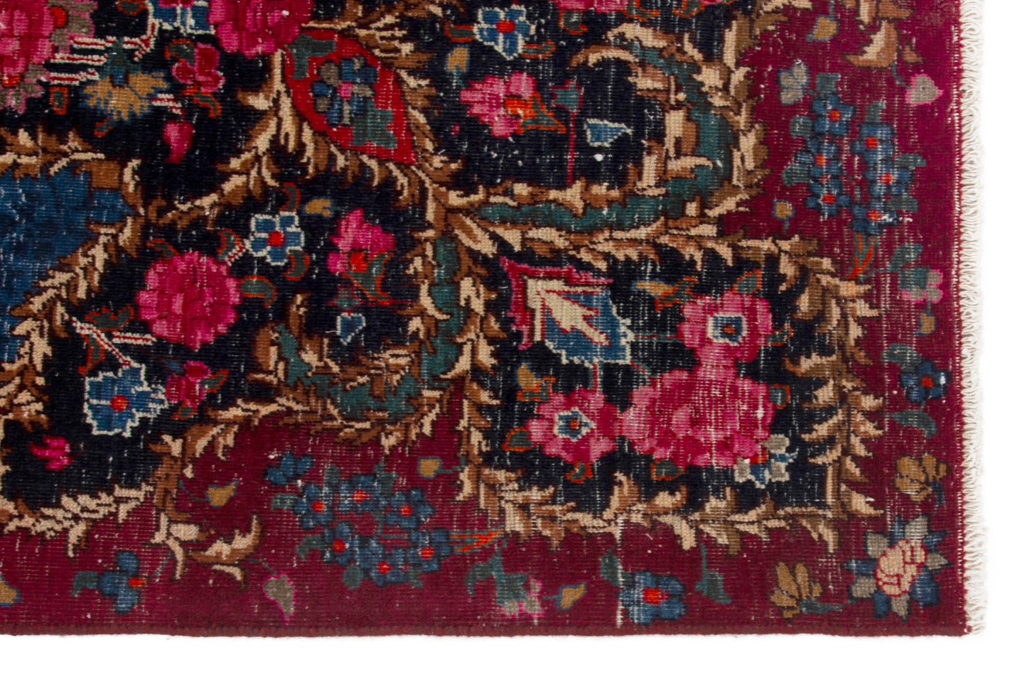 3903 - 10'4" x 13'9"