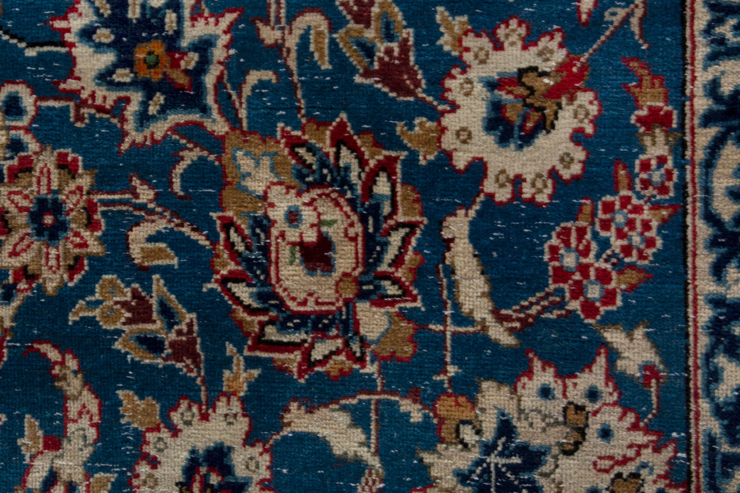 3904 - 9'9" x 13'11"