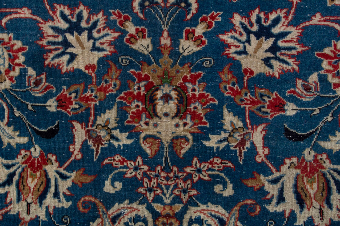 3904 - 9'9" x 13'11"